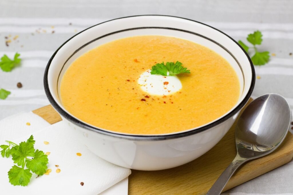 Aromatic Pumpkin Soup with a Hint of Ginger and Cinnamon: Pure Autumn Indulgence