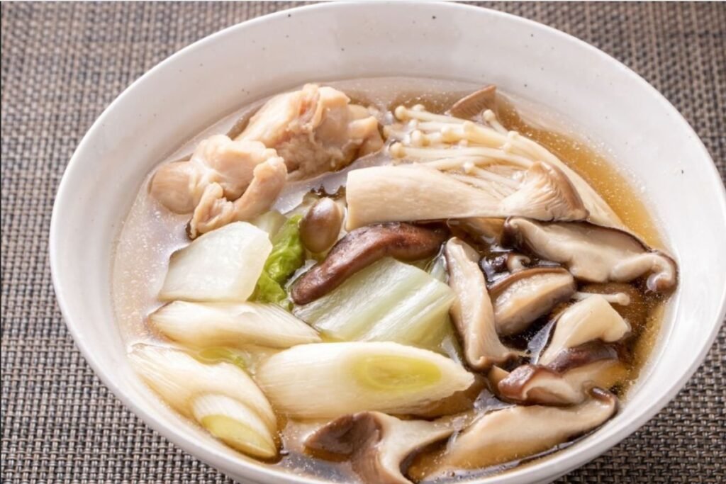 Asian Soup with Shiitake Mushrooms – A Light yet Satisfying Recipe Full of Deep Umami Notes