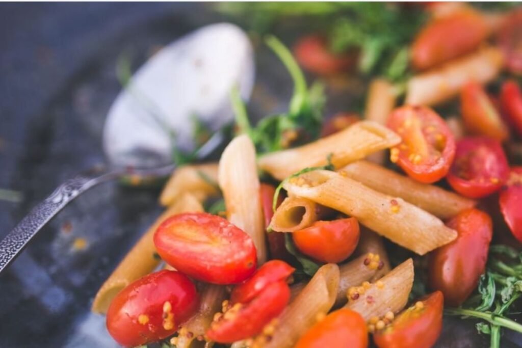 Penne with Tomatoes and Arugula: A Fresh and Light Pasta Recipe