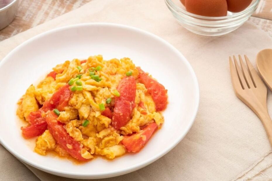Scrambled Eggs with Tomatoes – A Simple and Nutritious Dish for Any Time of Day